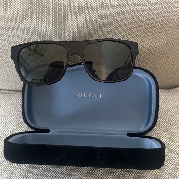 Gucci Black Sunglasses with Case Slight Scuffs - Picture 3 of 12